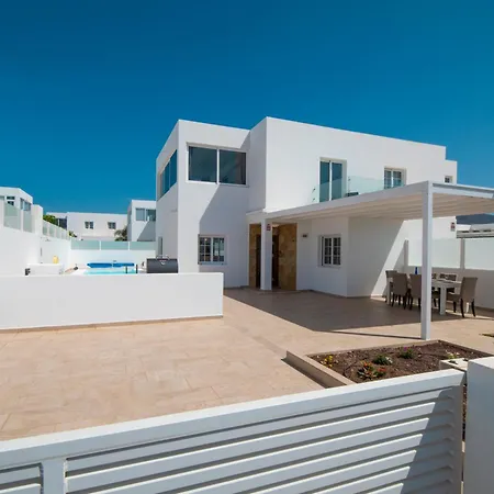 Ocean Wave - Sea Views - Free Private Heated Pool Villa